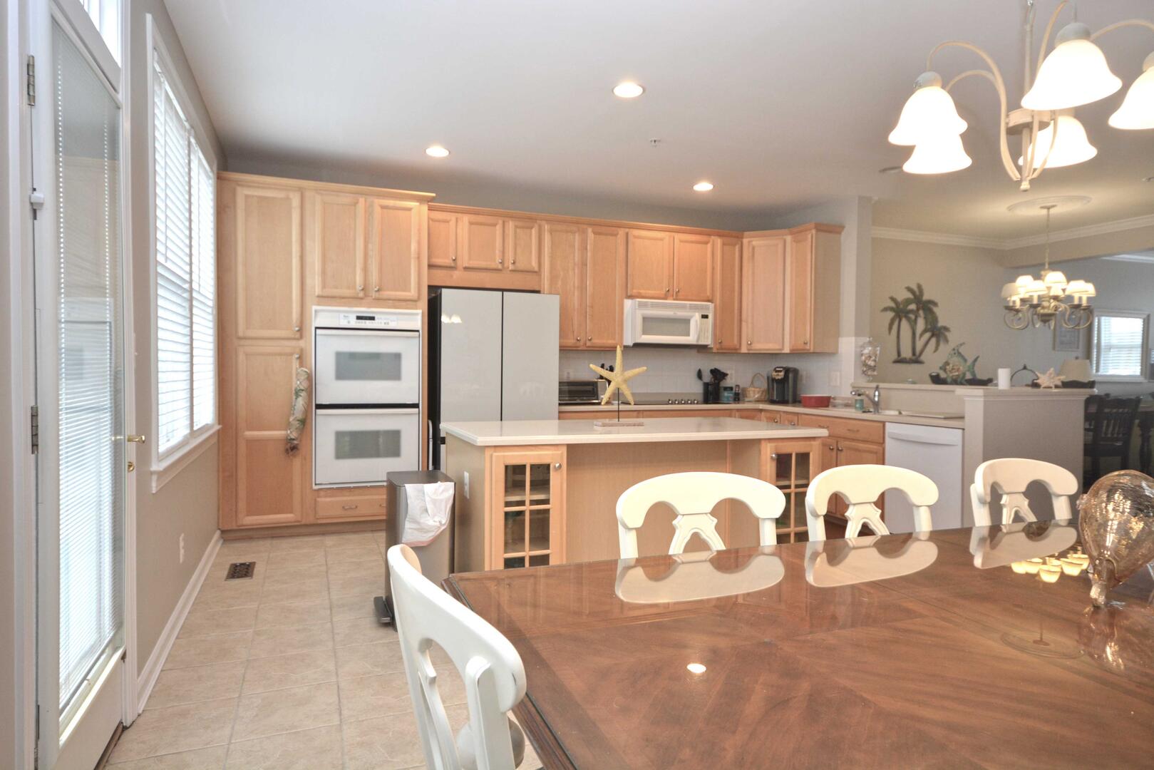 SUNSET ISLAND 23 DINING-AREA