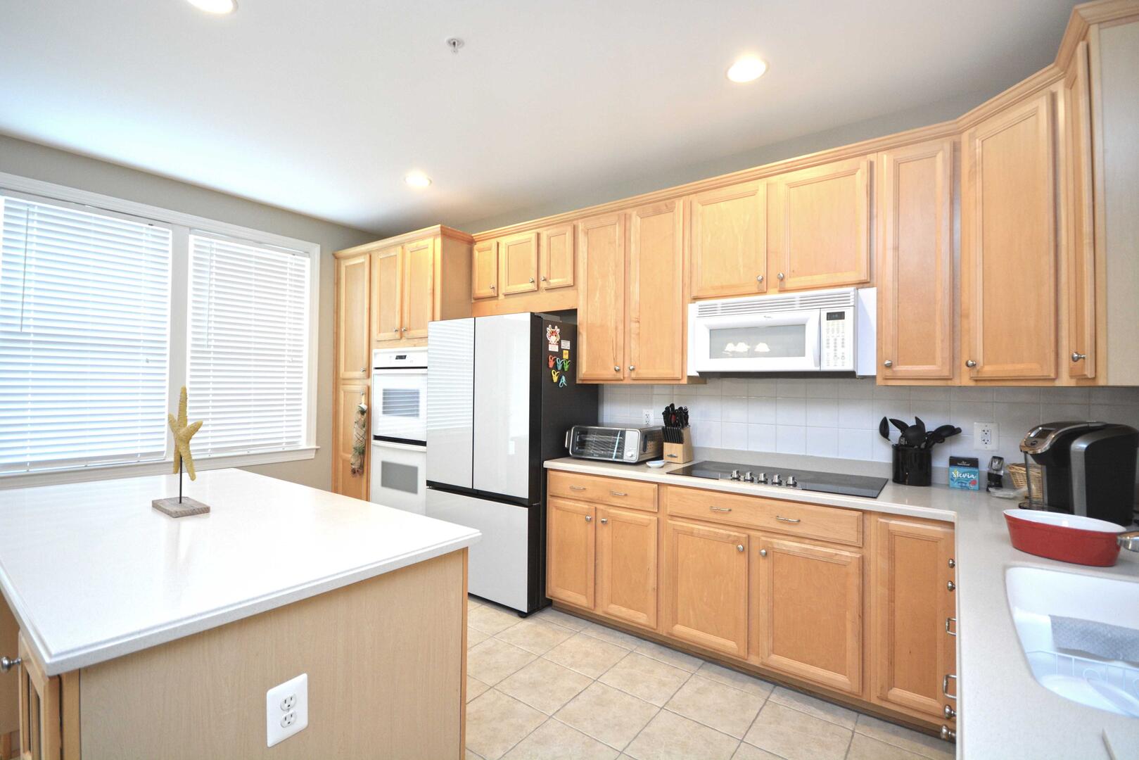 SUNSET ISLAND 23 KITCHEN-AREA