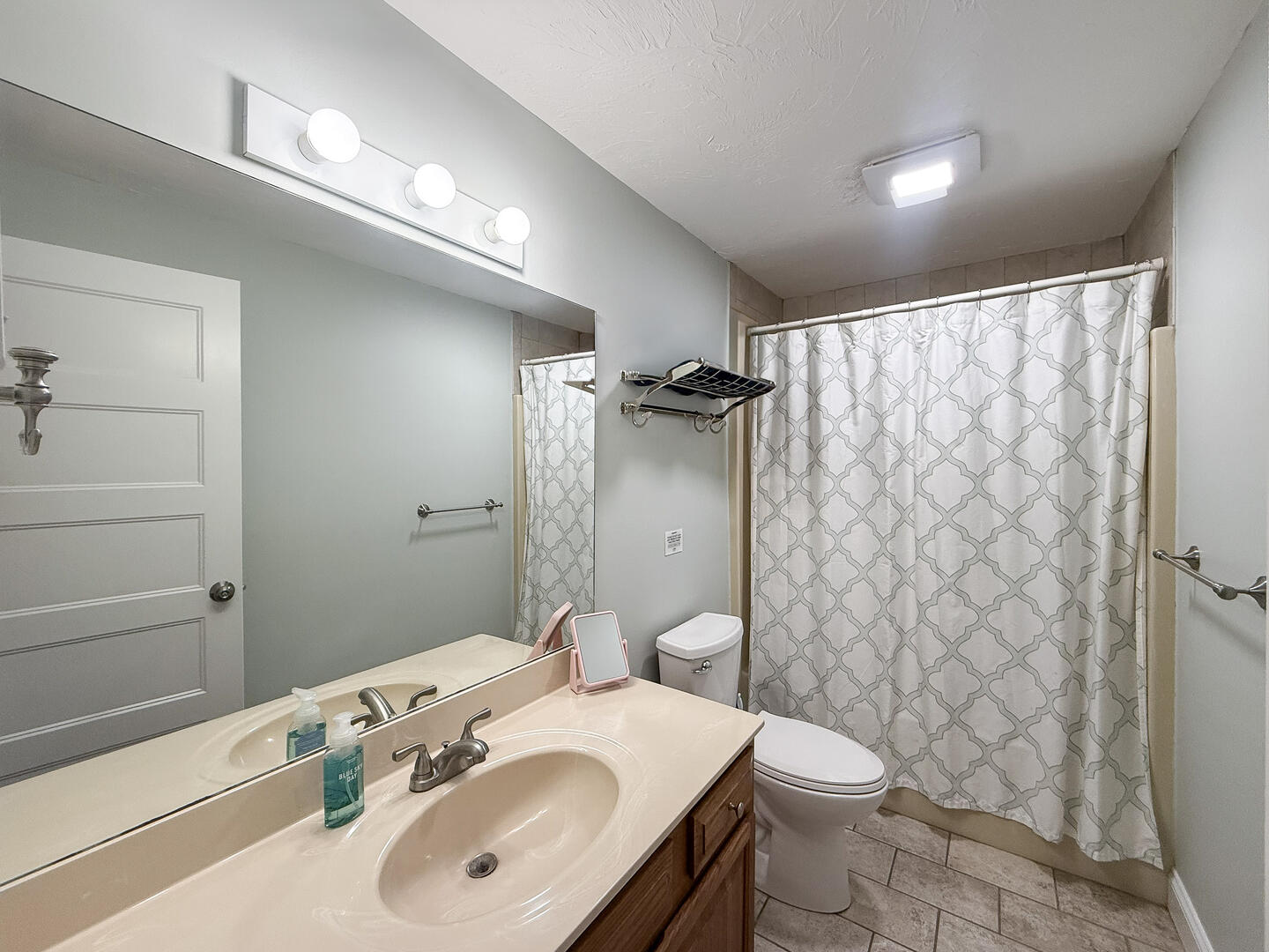 BR1 Queen En Suite with a Shower Tub Combo, Second Floor