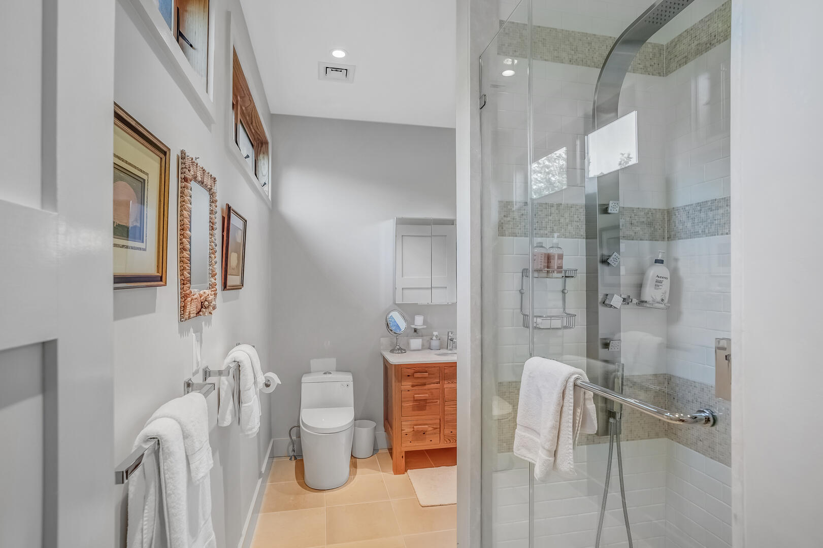 Guest House: BR6 King En Suite/Adjoining Hall Bath with Shower Stall, First Floor