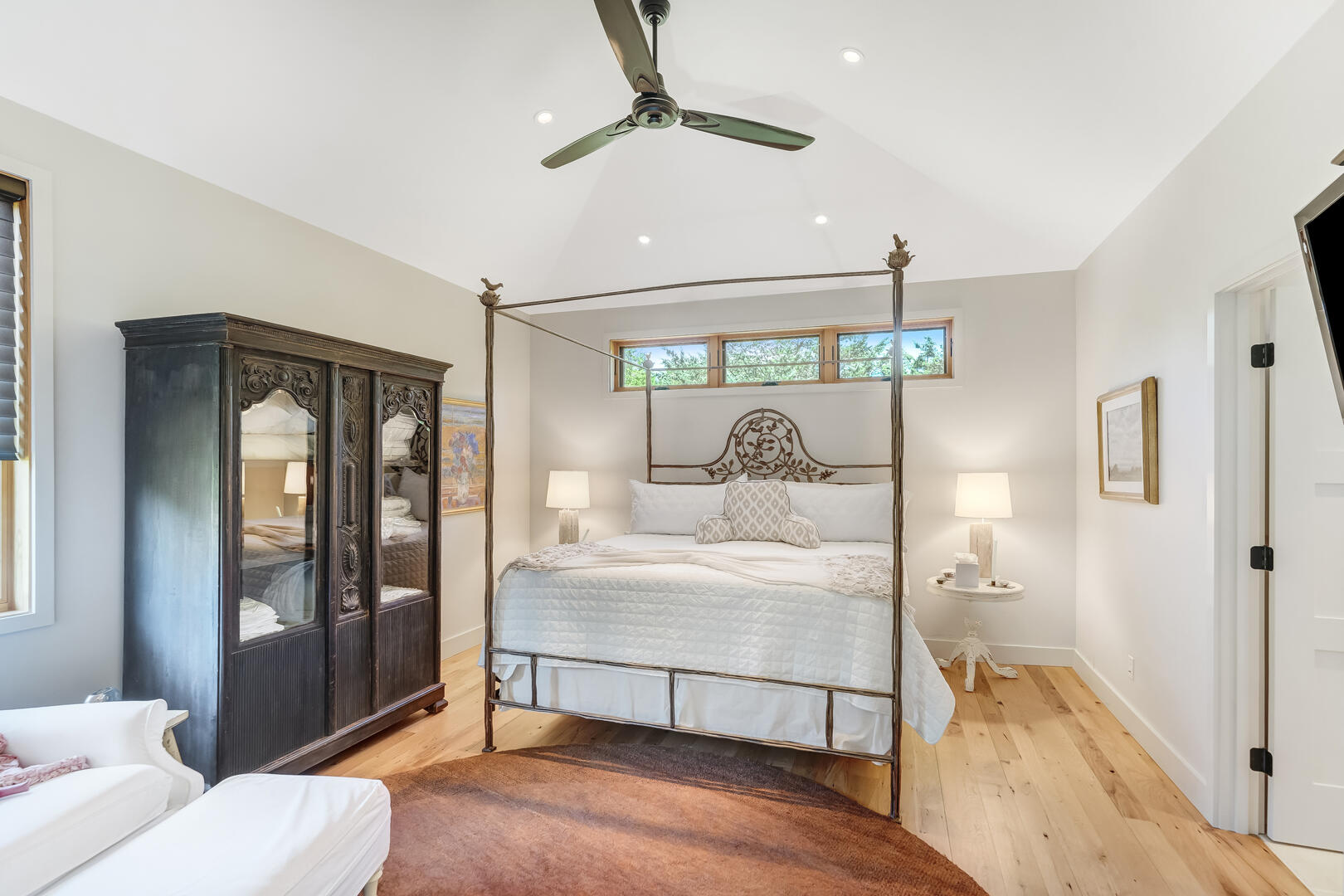 Guest House: BR4 King En Suite, First Floor 