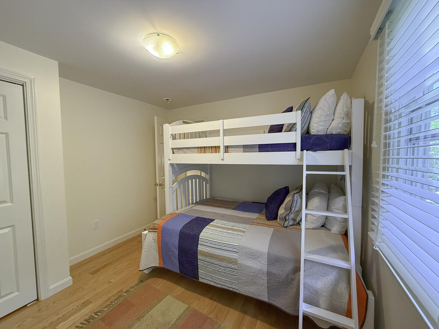 BR4 Bunk Beds (Twin/Double), Second Floor