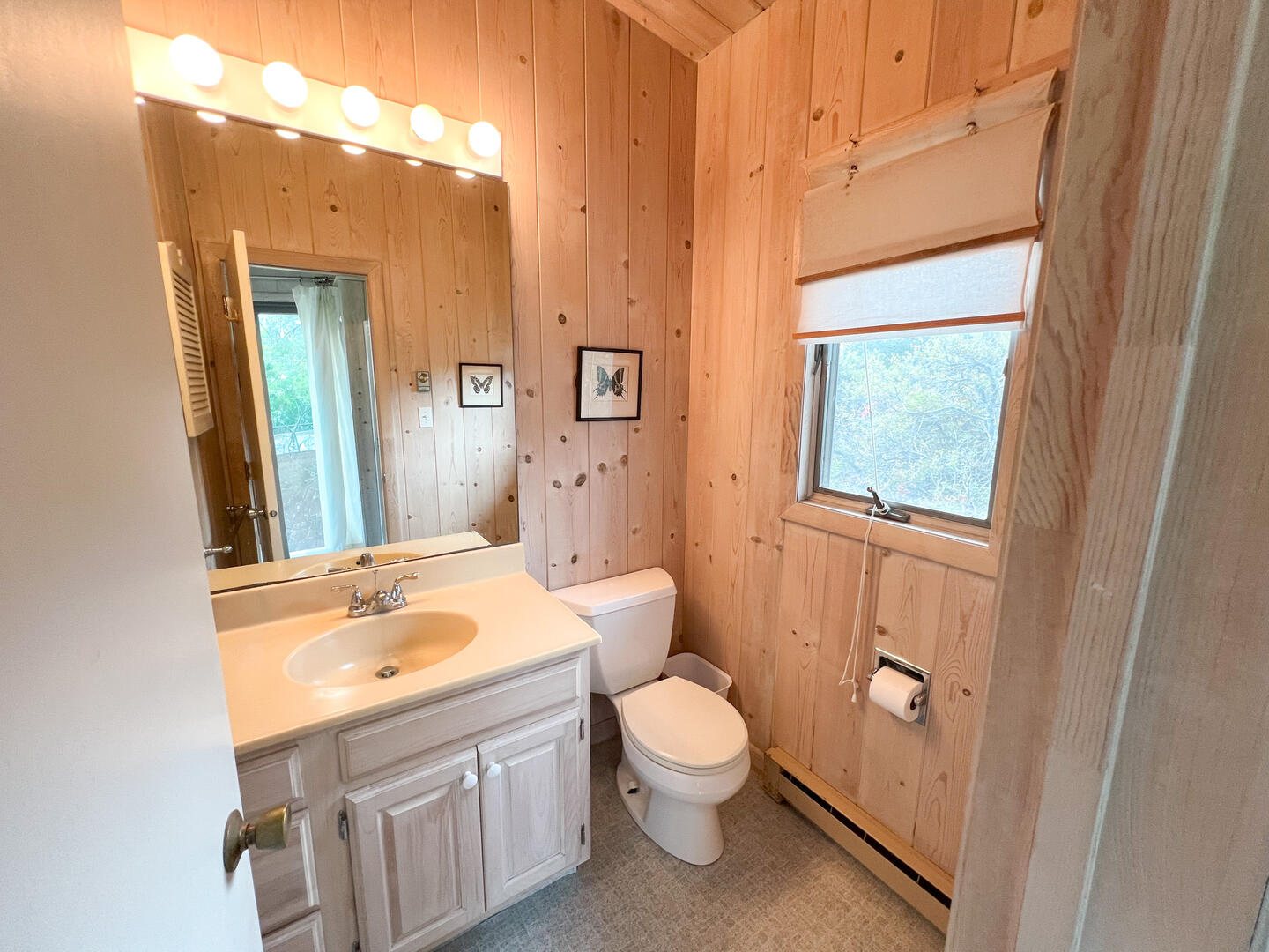 BR1 King En Suite with a Shower Stall, Main Level