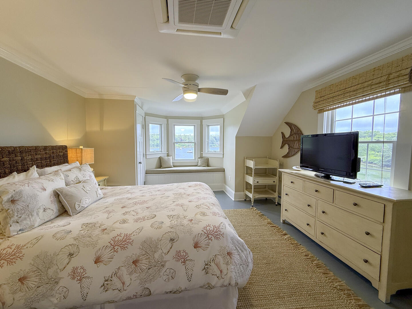 BR2 Queen En Suite, Second Floor