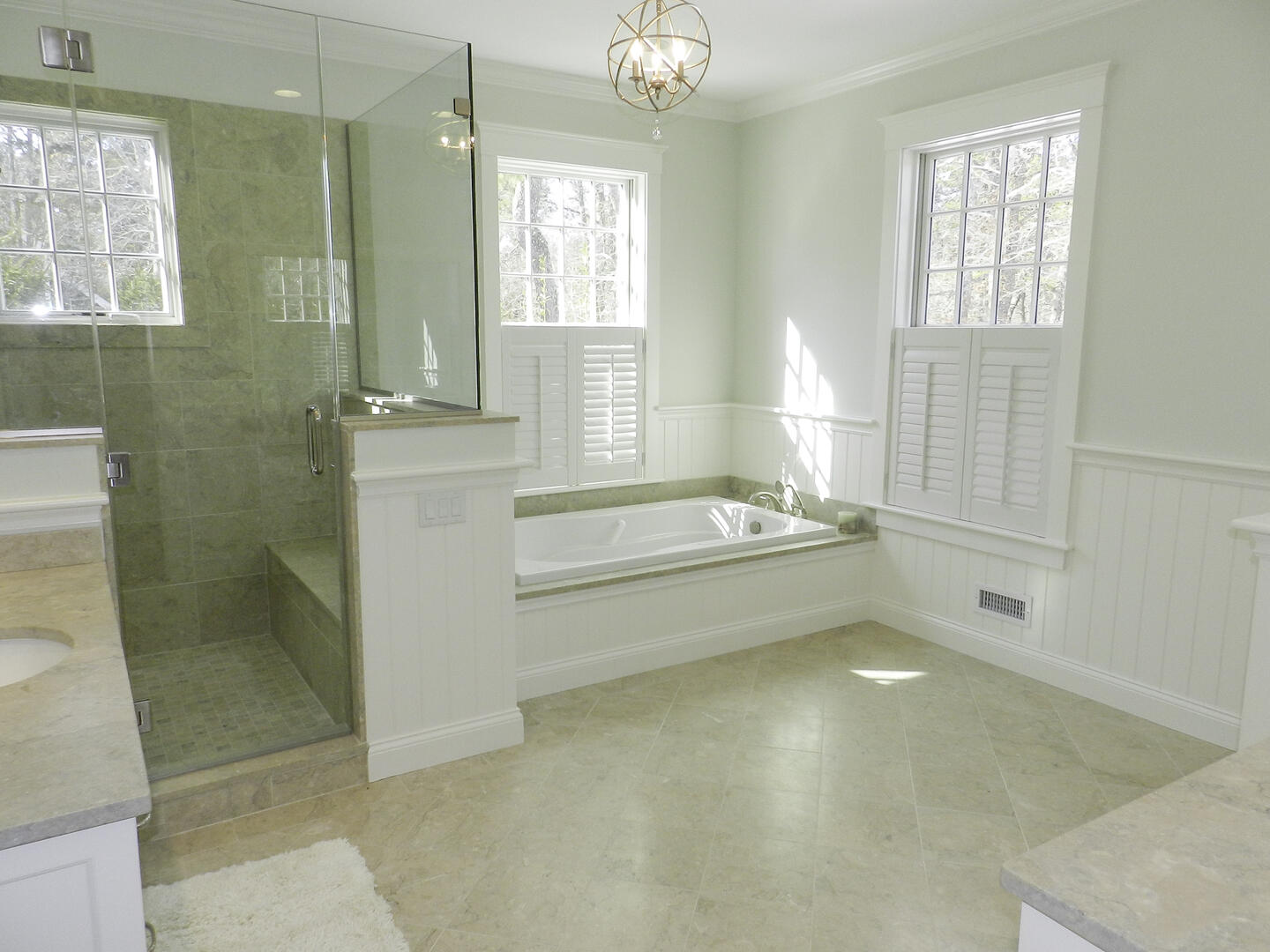 BR1 King En Suite with Shower Stall and Tub, First Floor