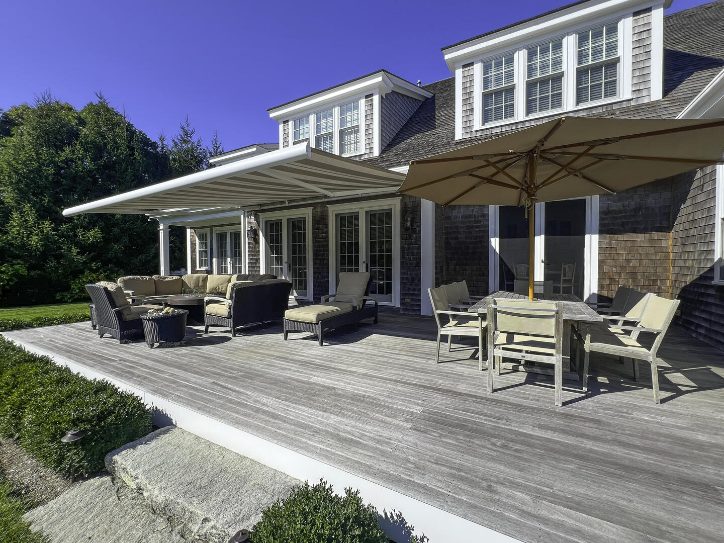 Deck with Outdoor Dining 