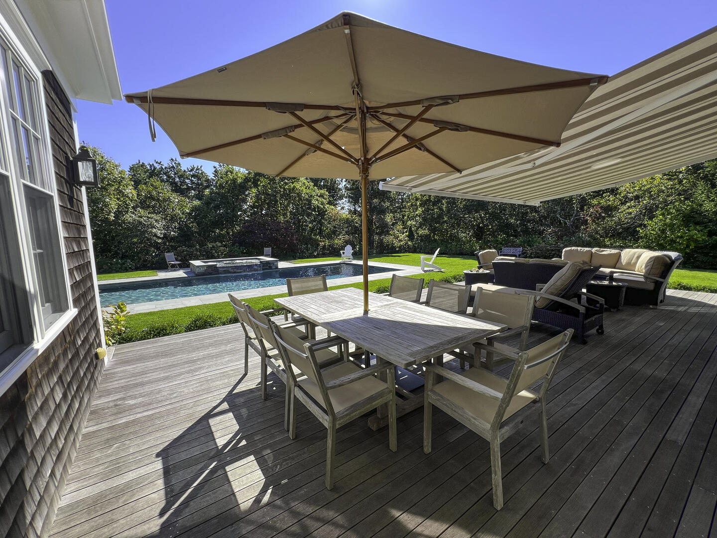 Deck with Outdoor Dining 