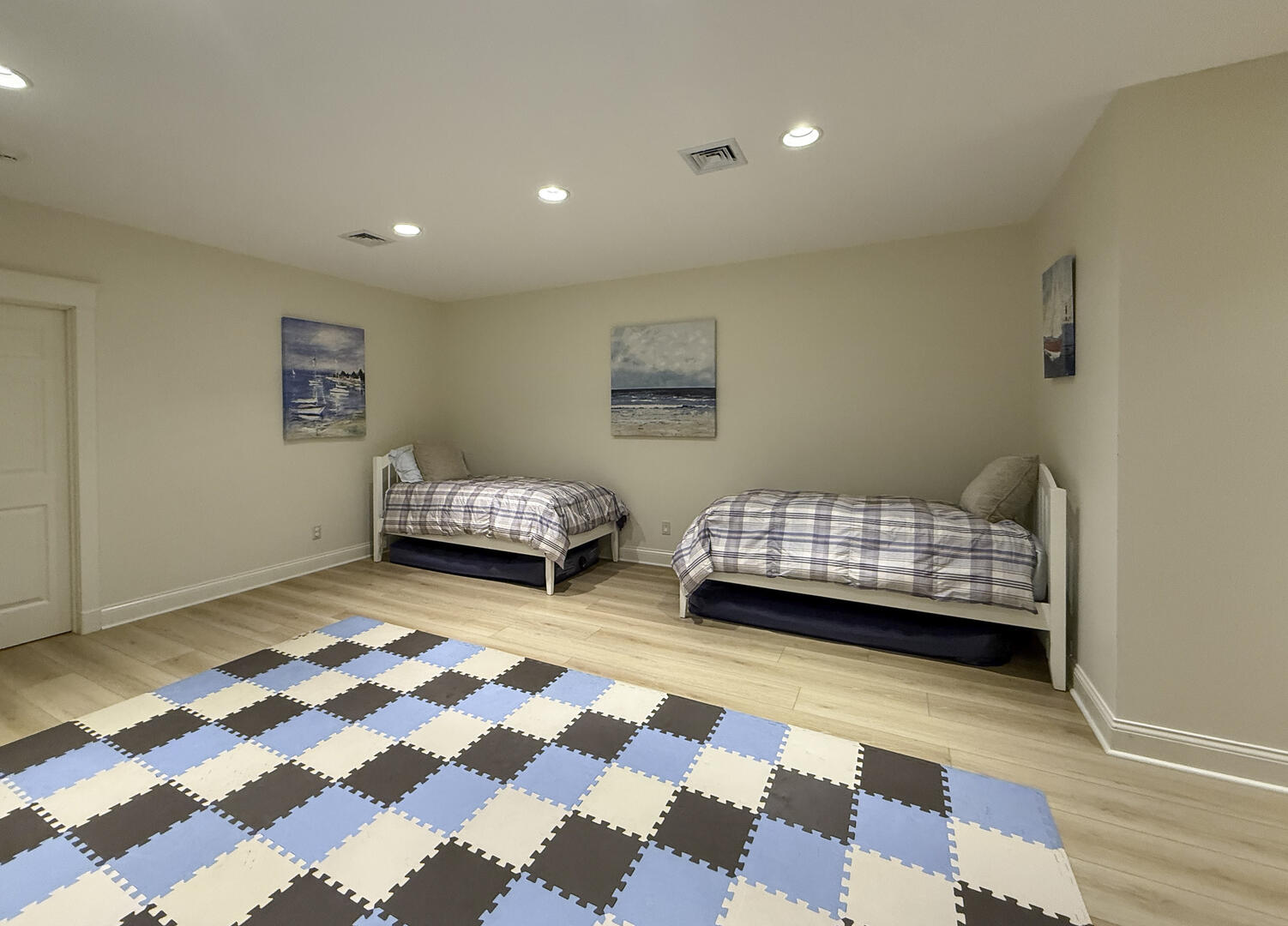 Overflow: (2) Twin Beds, Lower Level