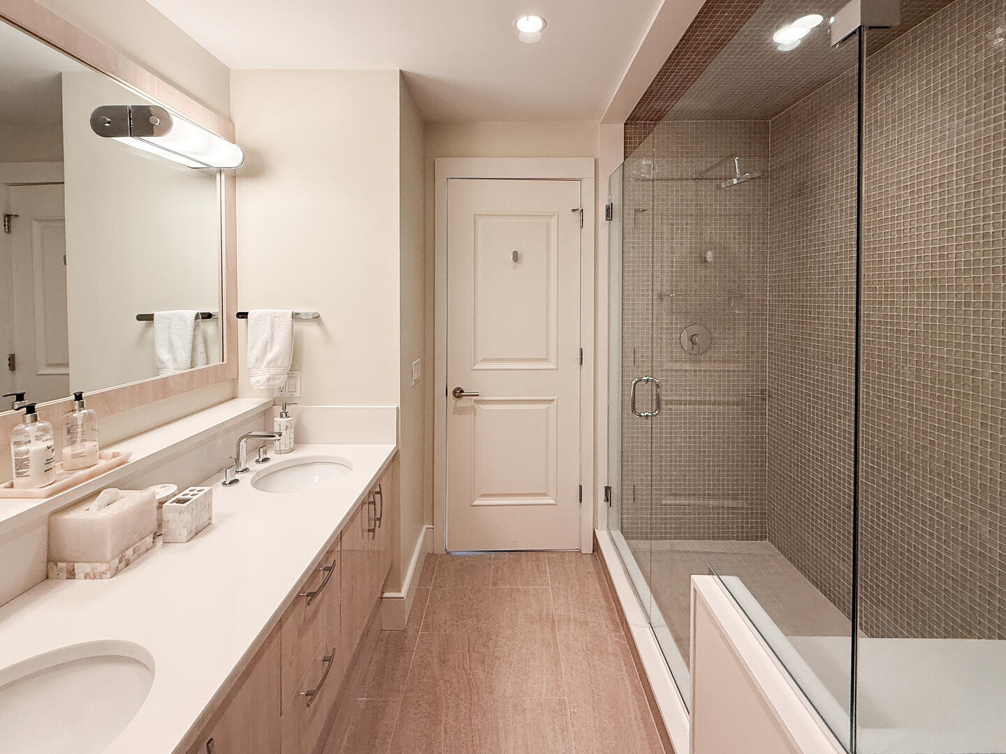 BR1 Queen En Suite with a Shower Stall, First Floor