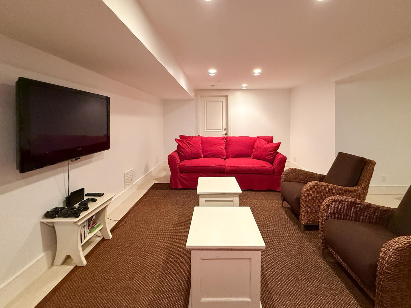 Sitting Area, Lower Level