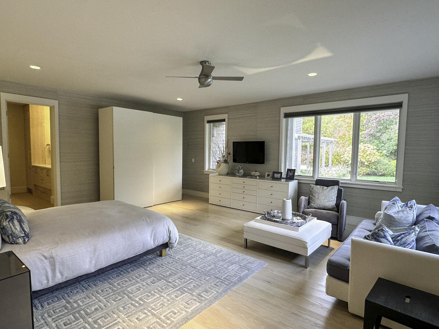 BR1, Queen, Ensuite Bath, First Floor