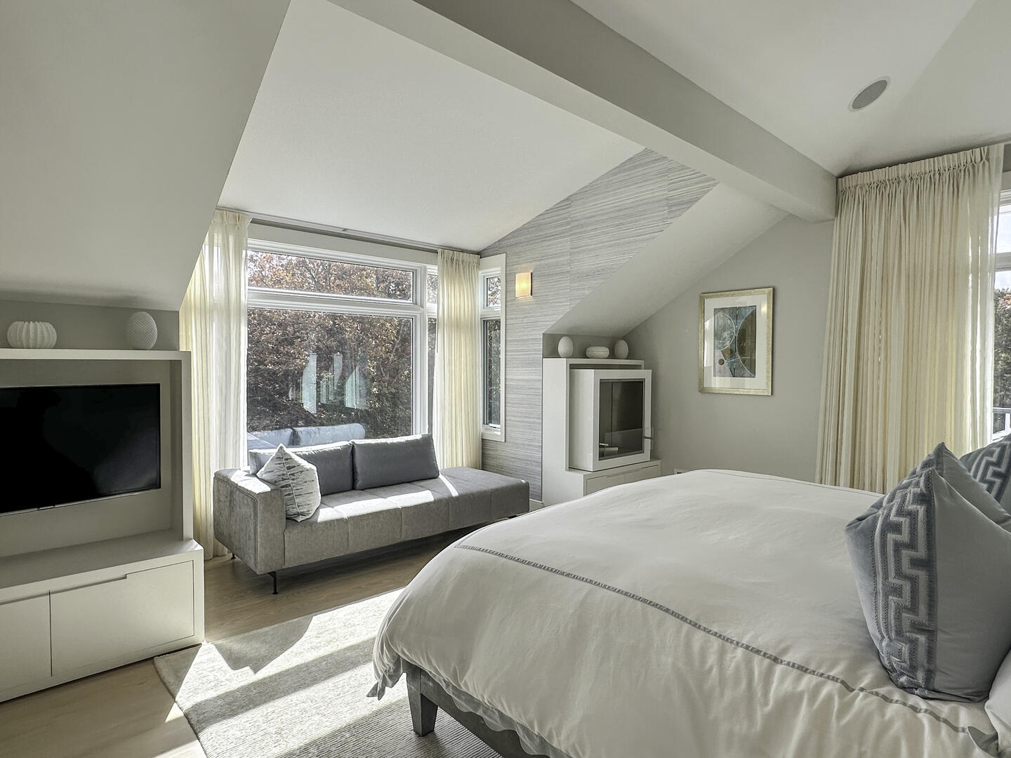 BR2, King with Fireplace, Ensuite Bath with Soaking Tub, Second Floor