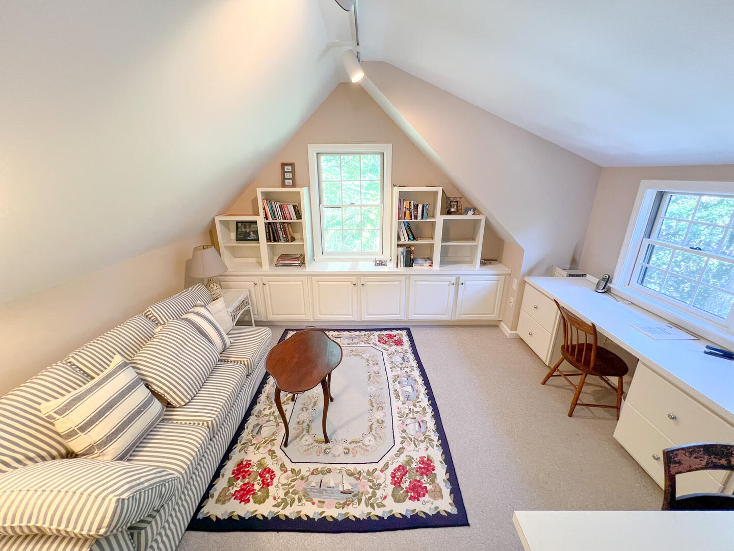 BR1 King Office Area with Pullout Queen SofaBed