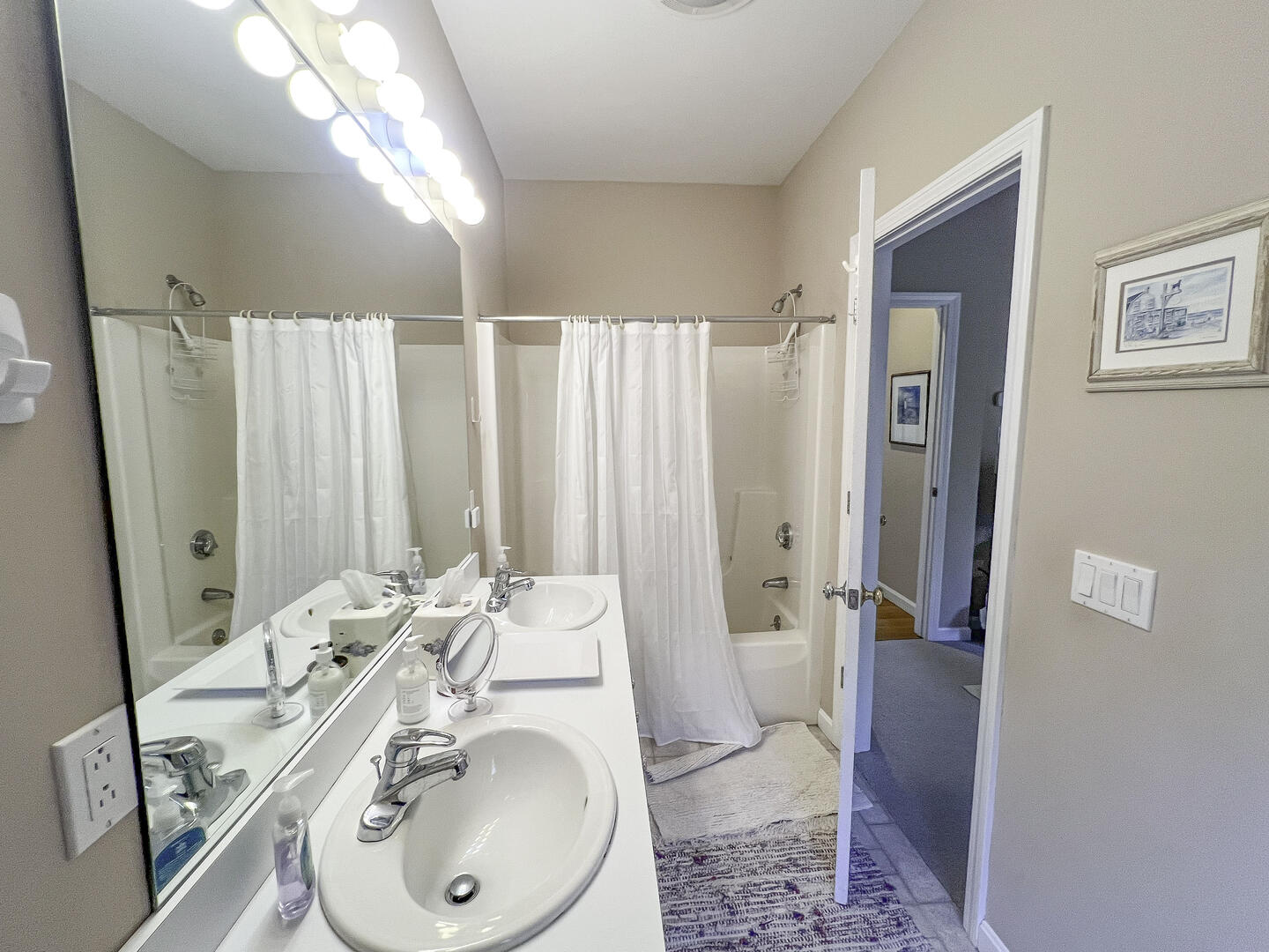 BR1 King En Suite Tub/Shower Second Floor