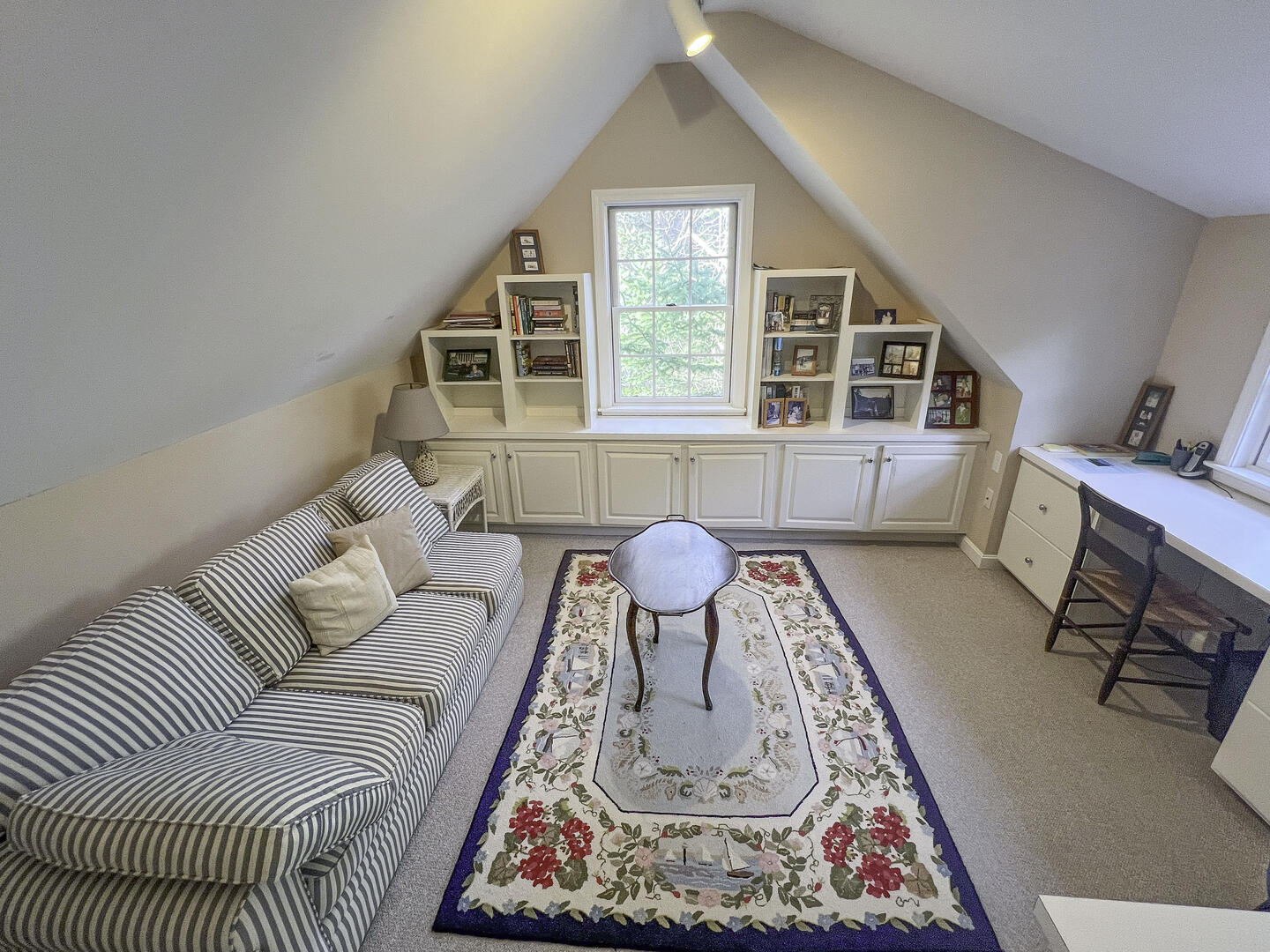 BR1 King Office Area with Pullout Queen SofaBed