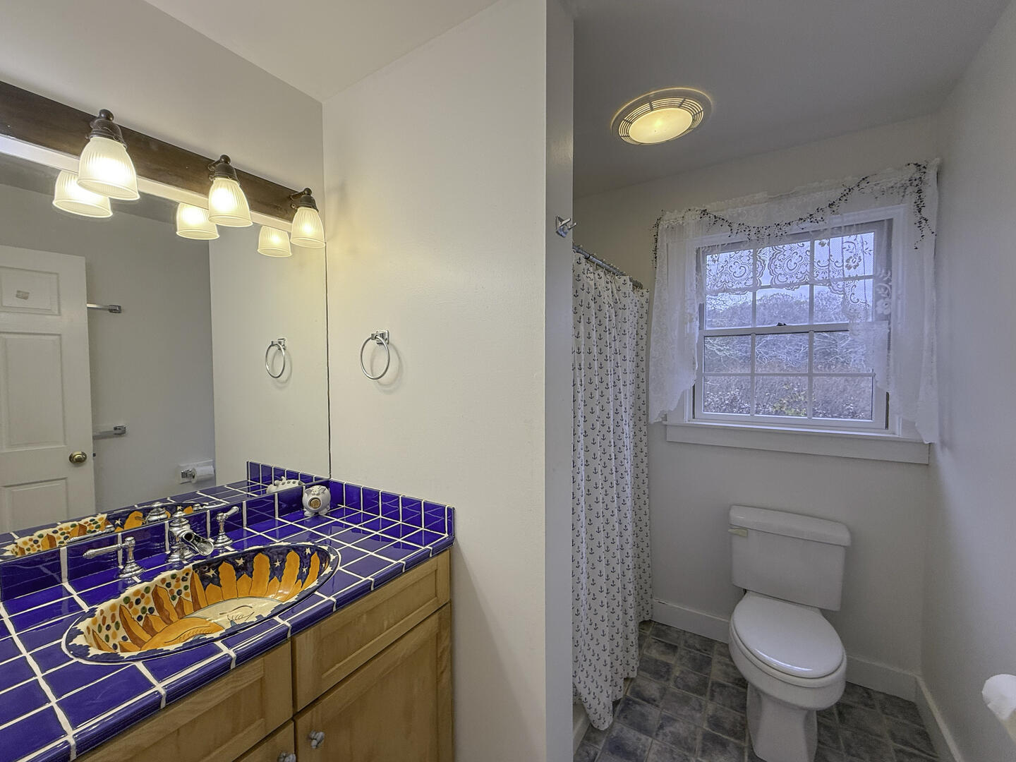 BR1 King En Suite with Shower Stall, First Floor