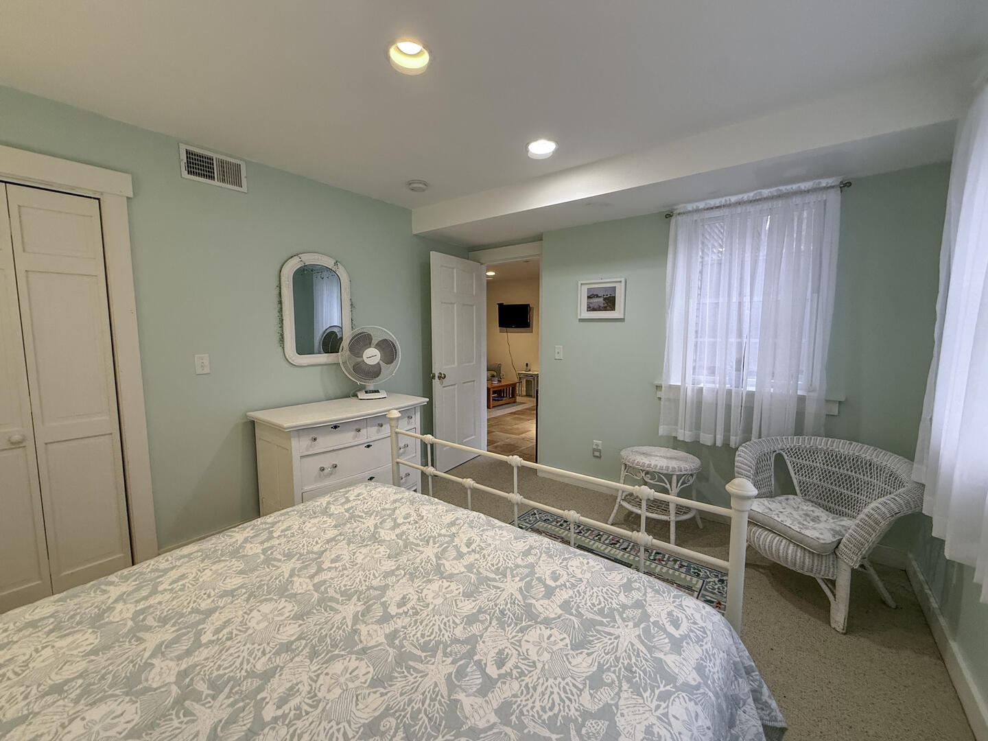 BR2 Queen, Lower Level