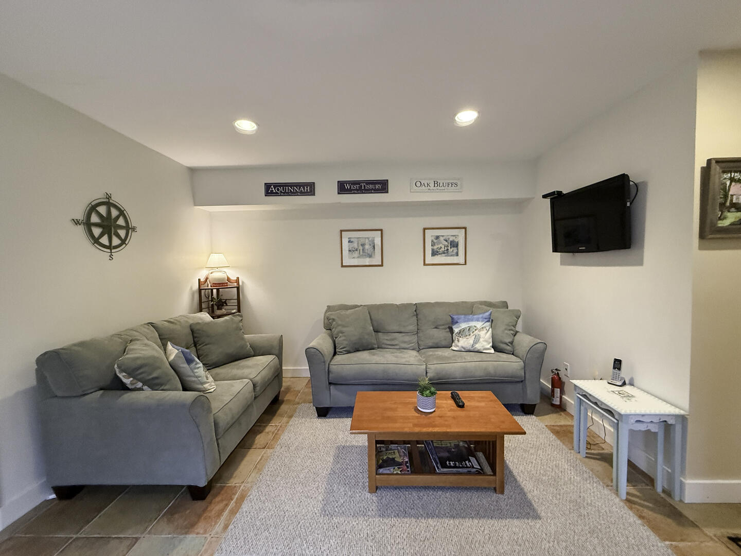 Sitting Area, Lower Level