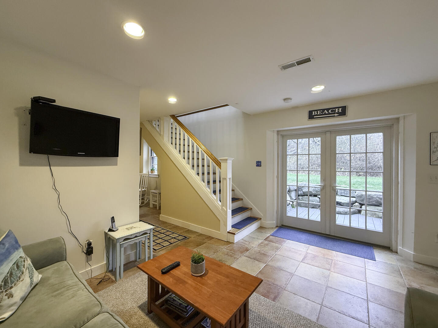 Sitting Area, Lower Level