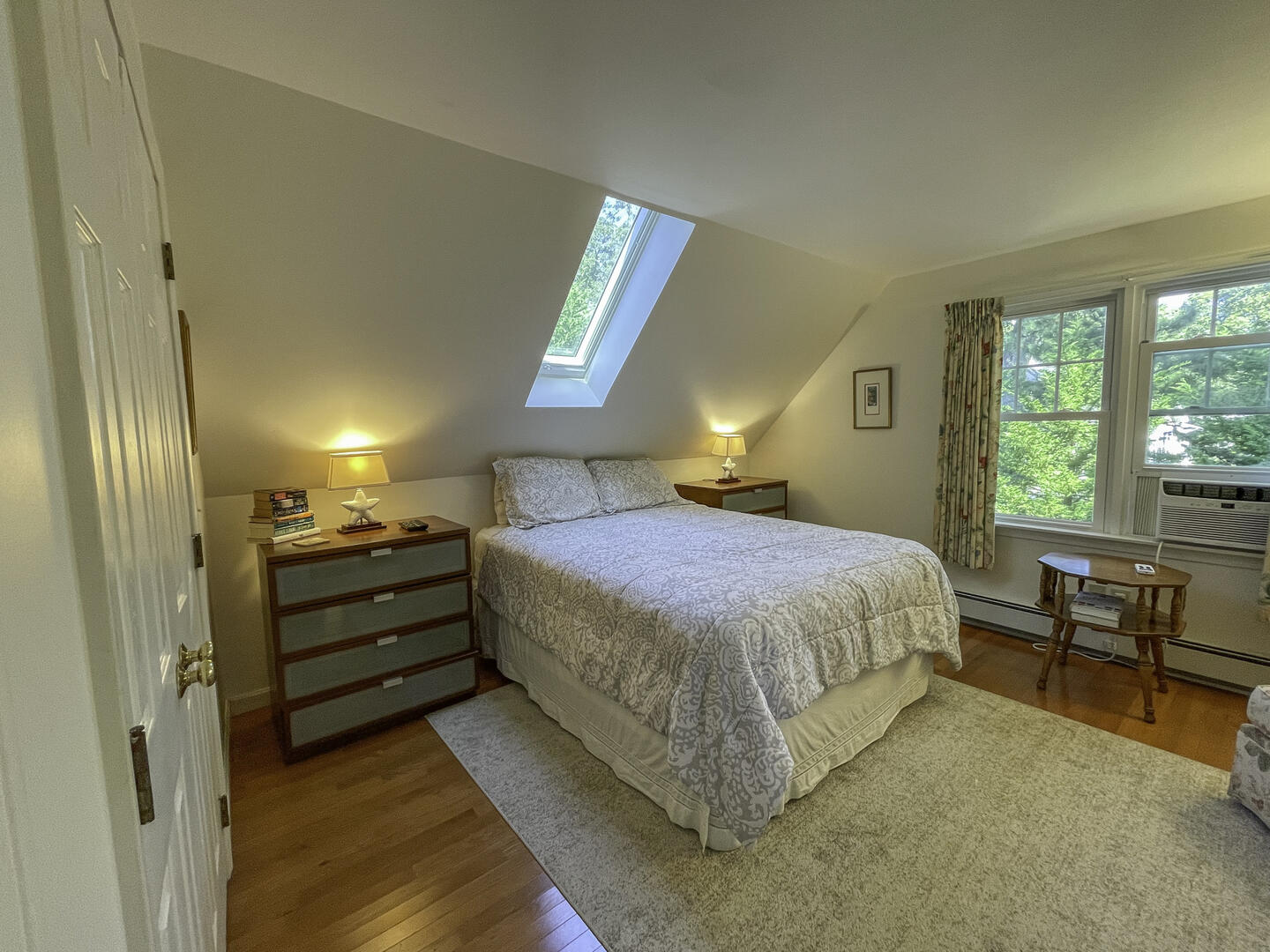 BR3 Queen, Second Floor