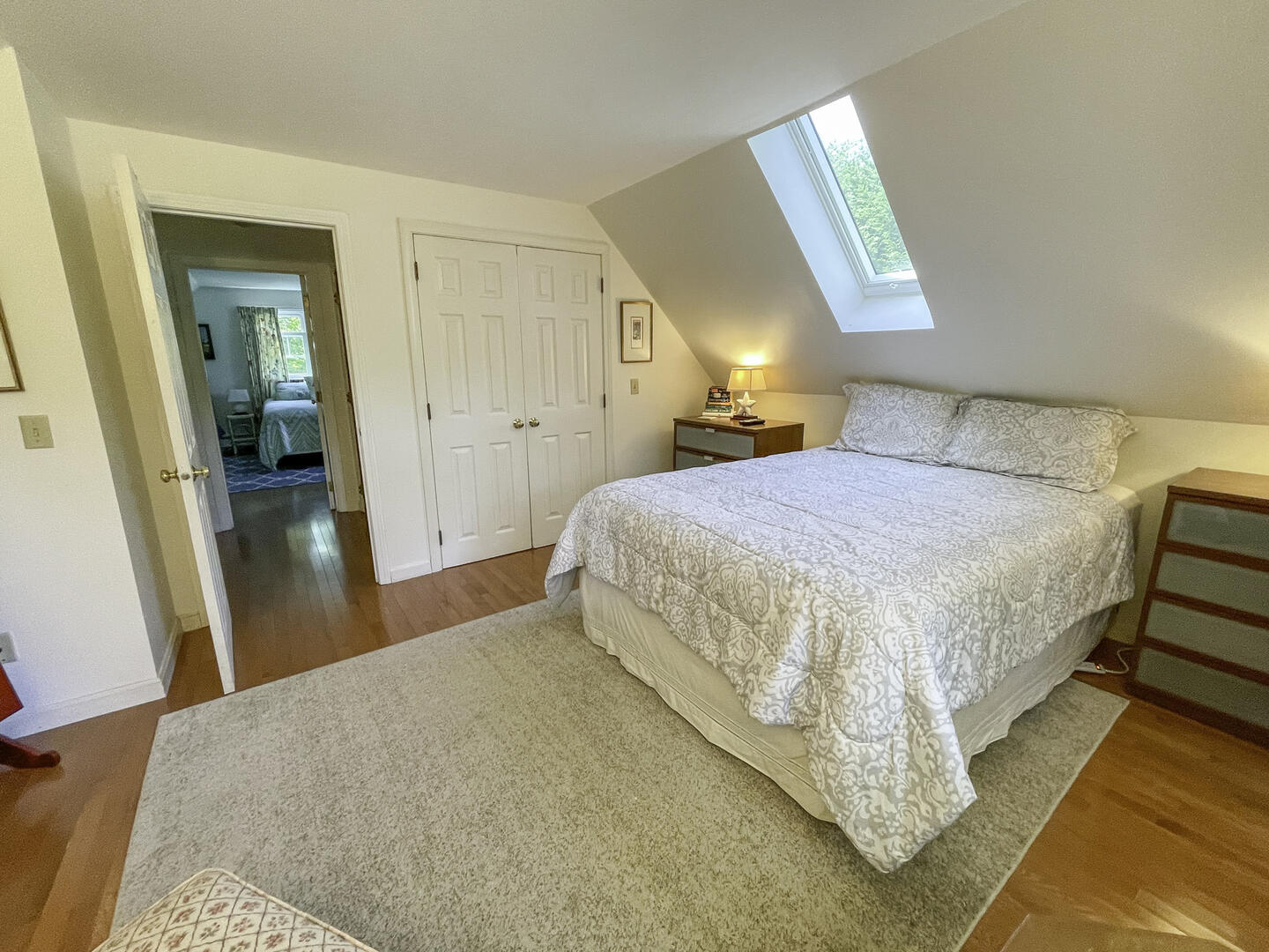 BR3 Queen, Second Floor