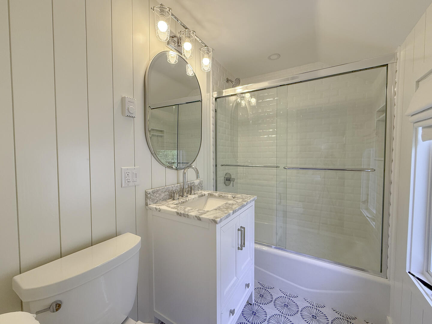 BR3 Queen En Suite with Shower Tub Combo, Second Floor