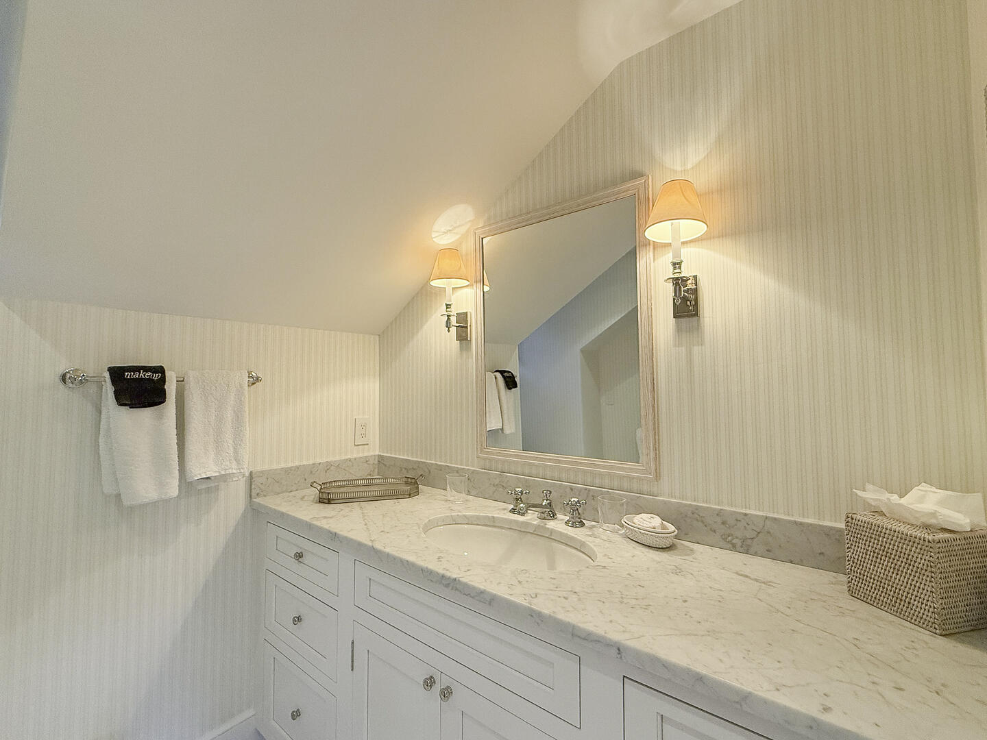 BR1 Queen En Suite with Shower Stall, Second Floor