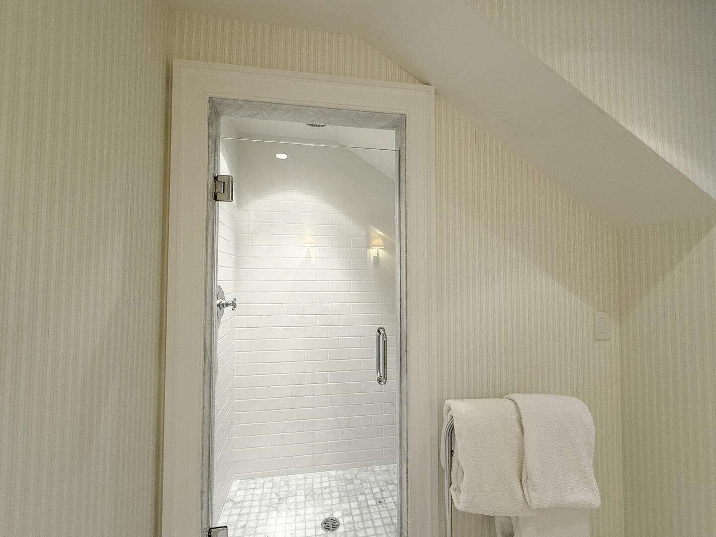 BR1 Queen En Suite with Shower Stall, Second Floor