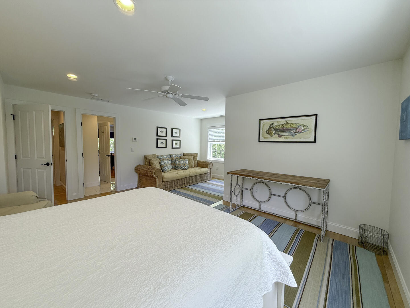 BR3 Queen with Adjoining Bath, Second Floor