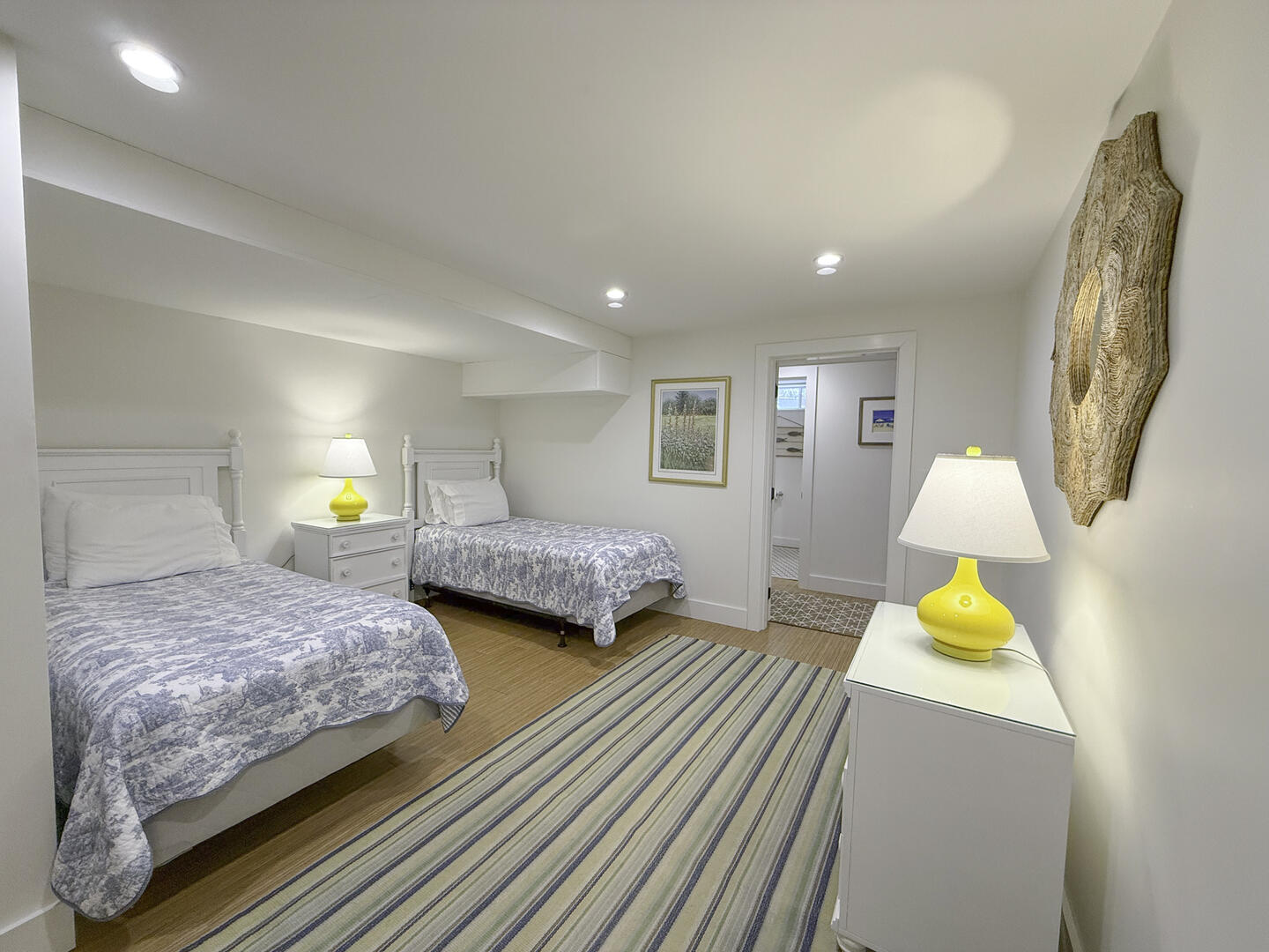 BR6 (2) Twin Beds, Lower Level