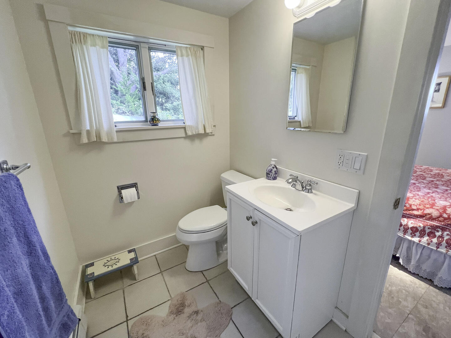 BR3 Queen En Suite with Tub Shower Combo, Lower Level