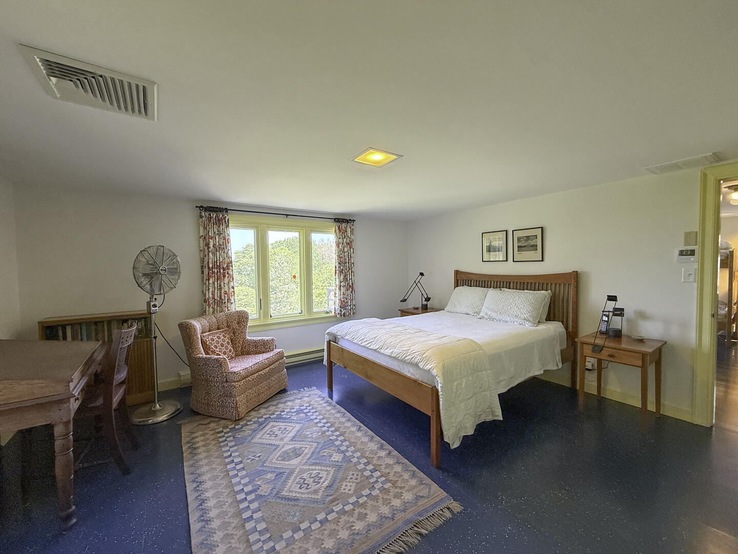 BR3 Queen, Second Floor