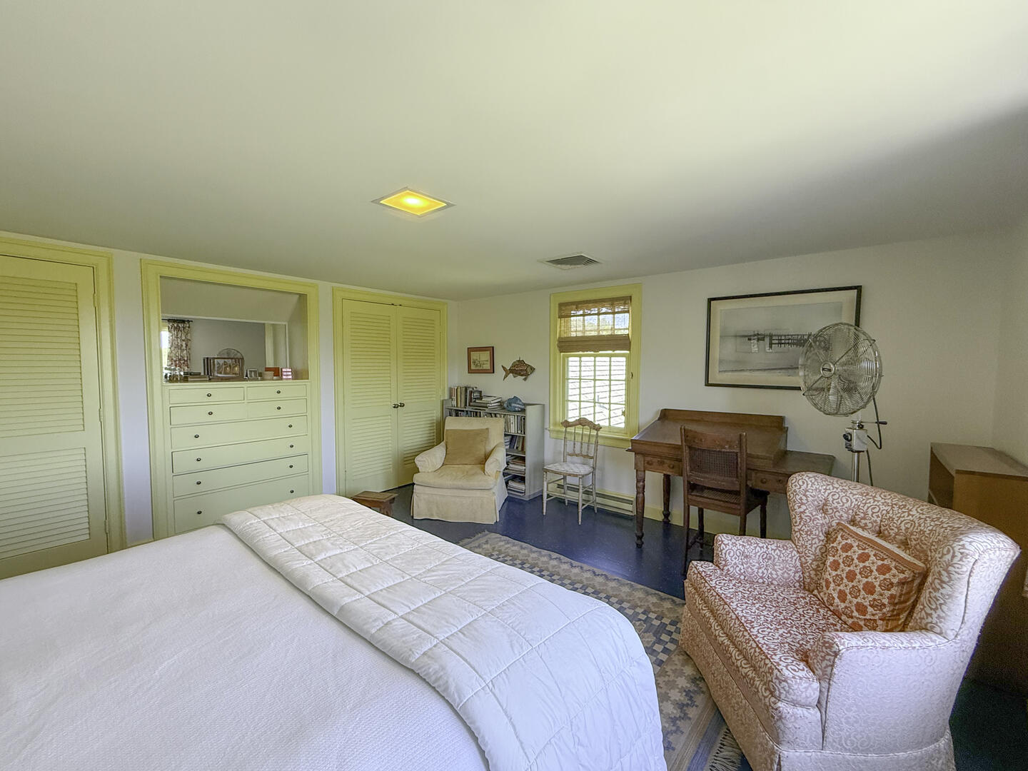 BR3 Queen, Second Floor