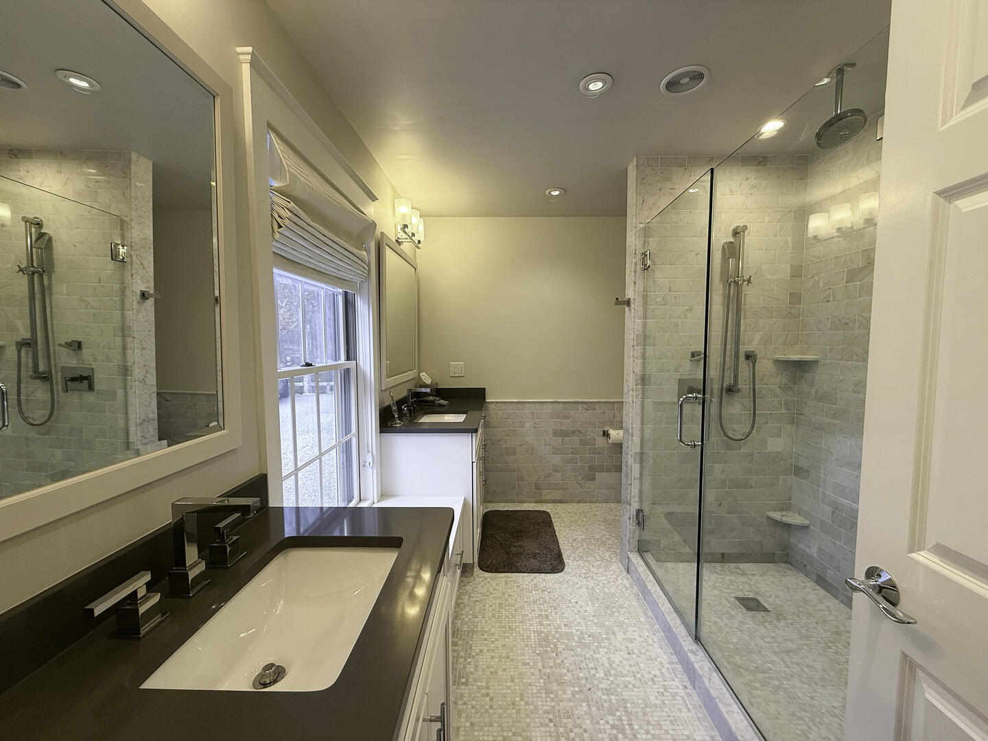 BR1 King En Suite with Shower Stall, First Floor