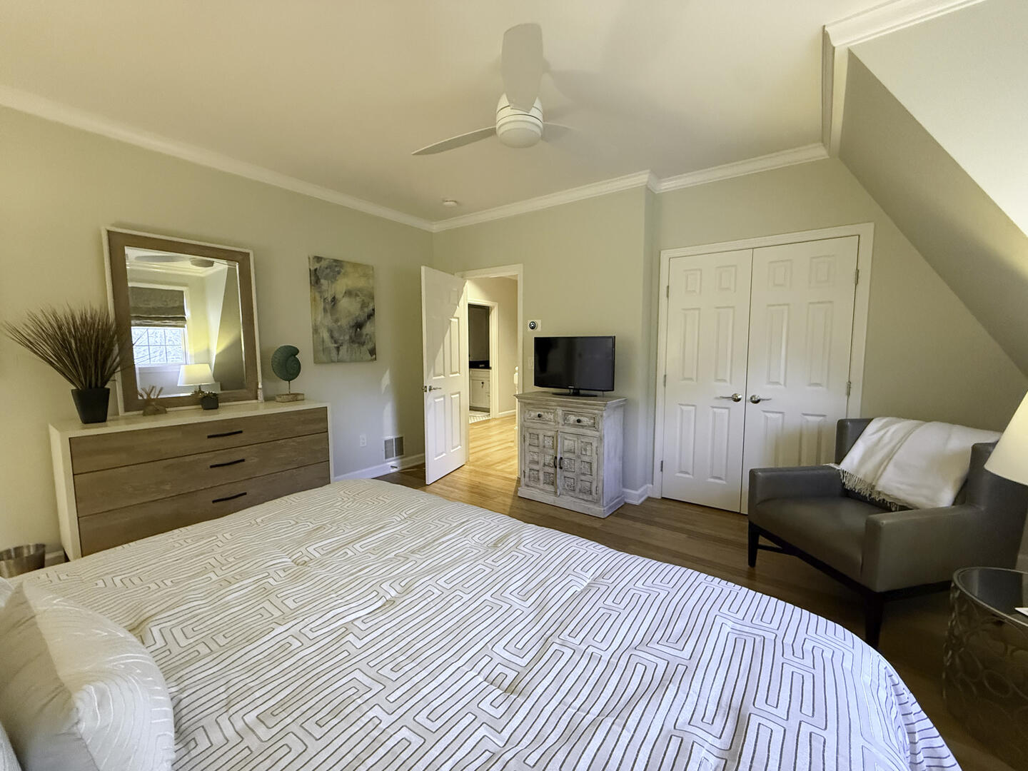 BR2 King En Suite, Second Floor