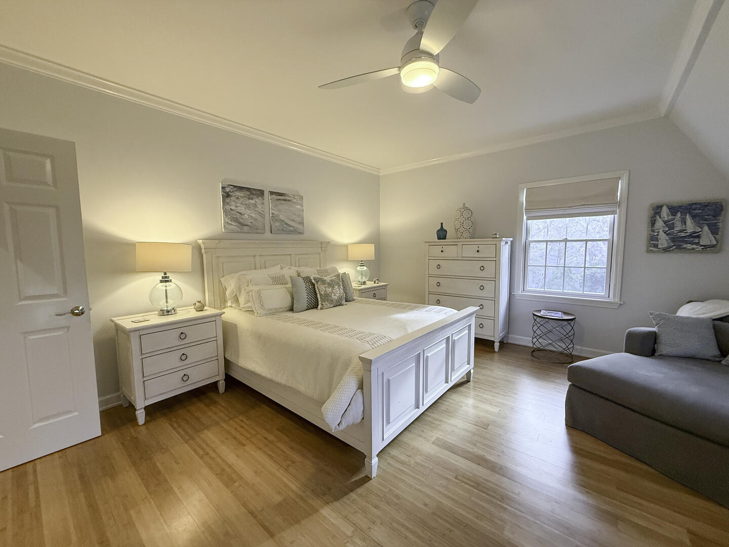 BR3 Queen, Second Floor