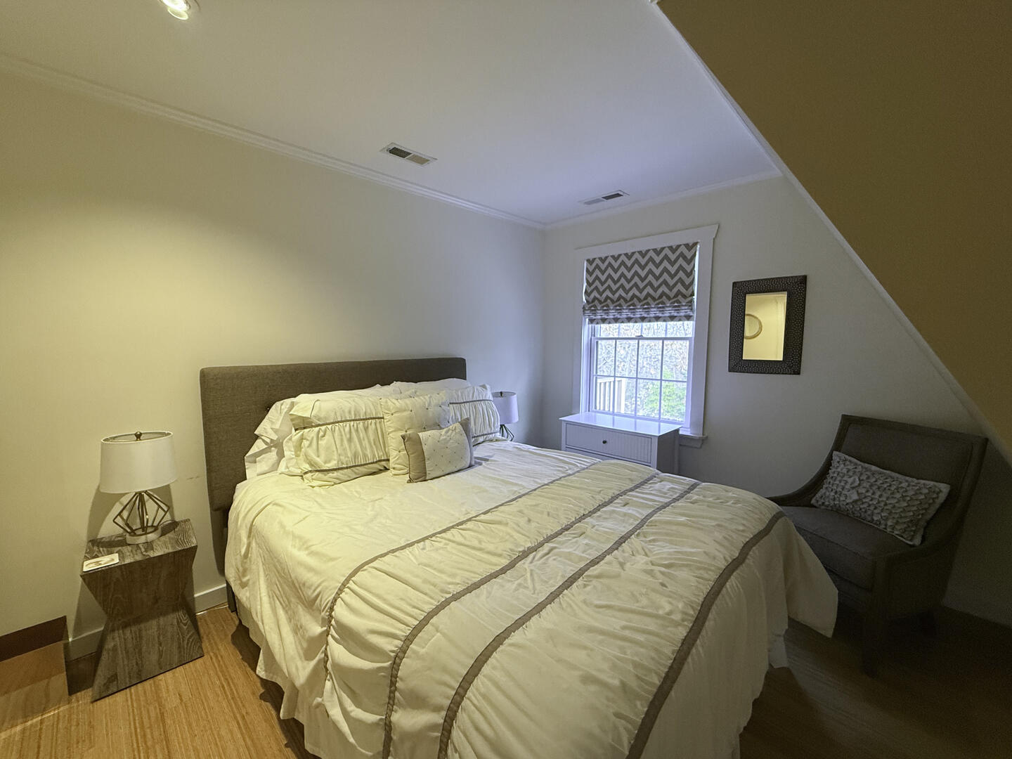 BR5 Queen, Guest Apartment