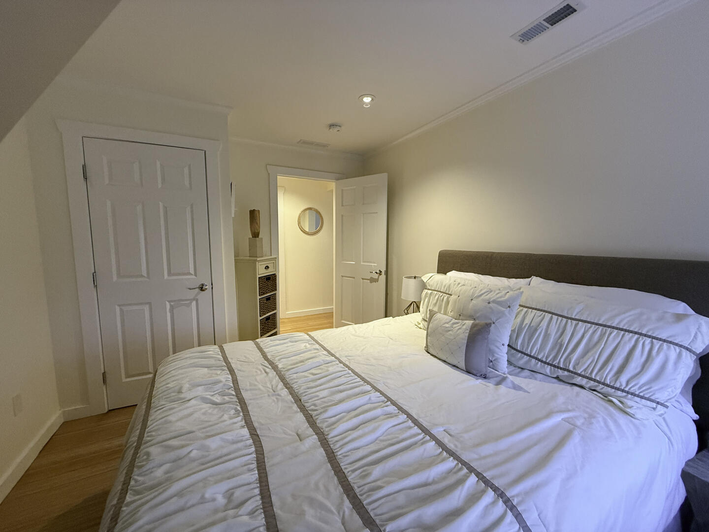 BR5 Queen, Guest Apartment