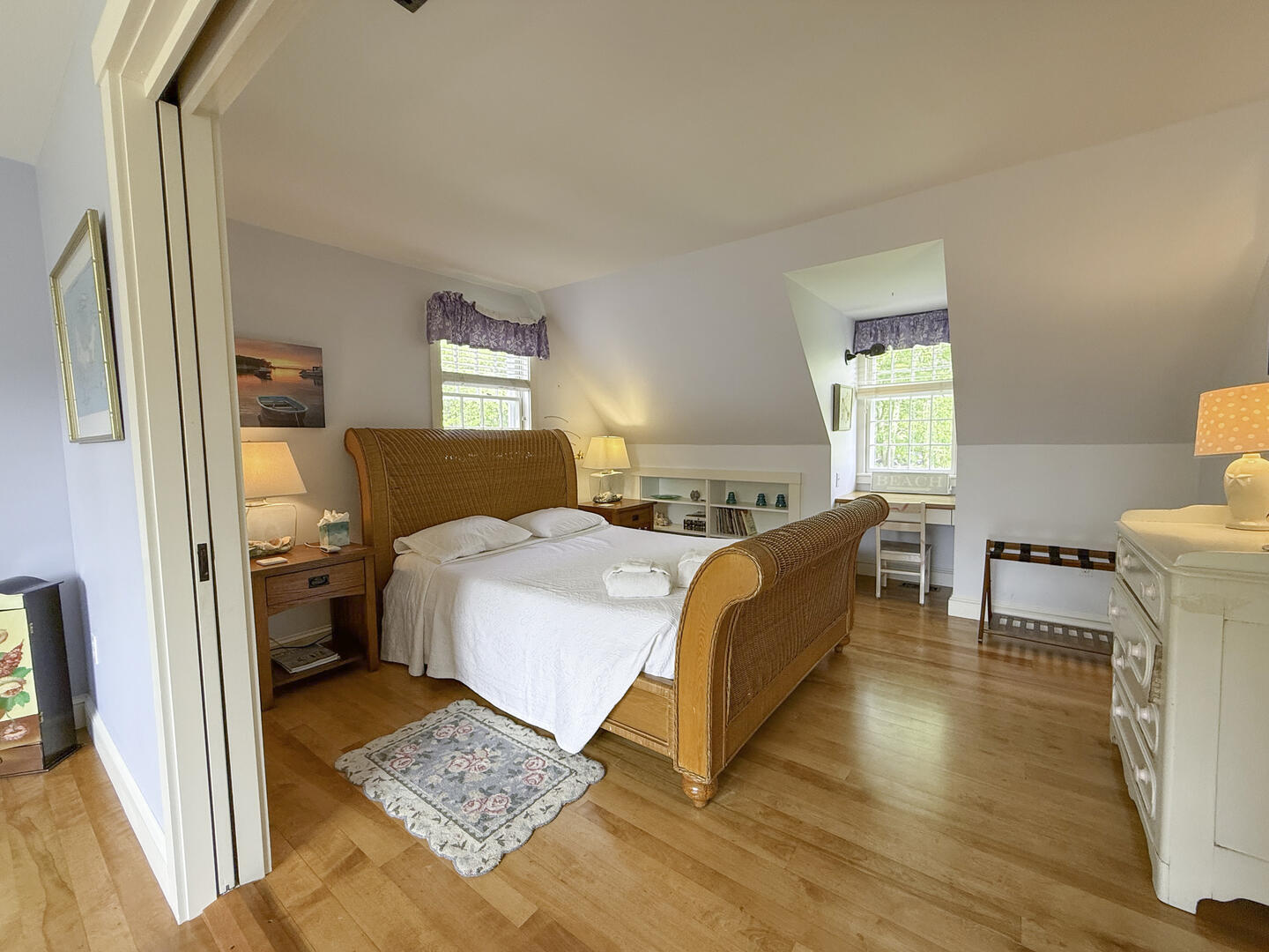 BR3 Queen, Second Floor