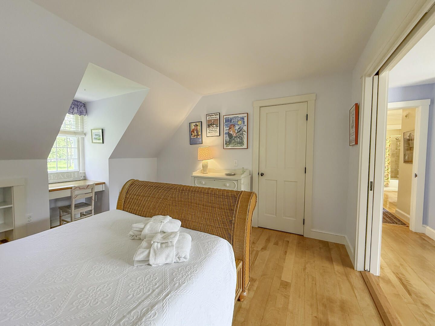 BR3 Queen, Second Floor