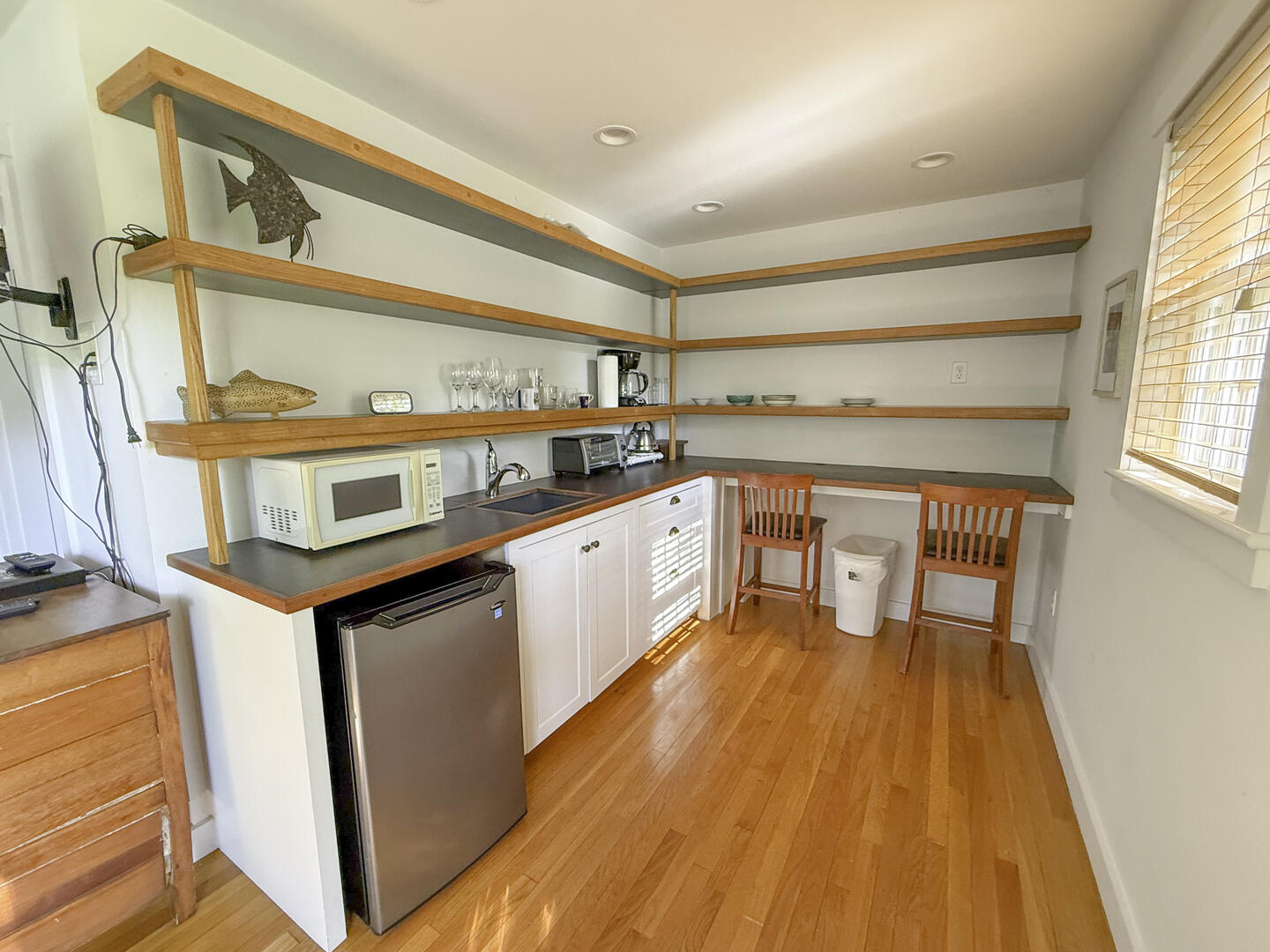 BR5 Queen En Suite with Shower Tub Combo, Detached Studio