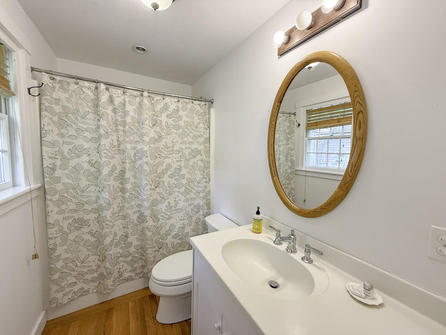 BR5 Queen En Suite with Shower Tub Combo, Detached Studio