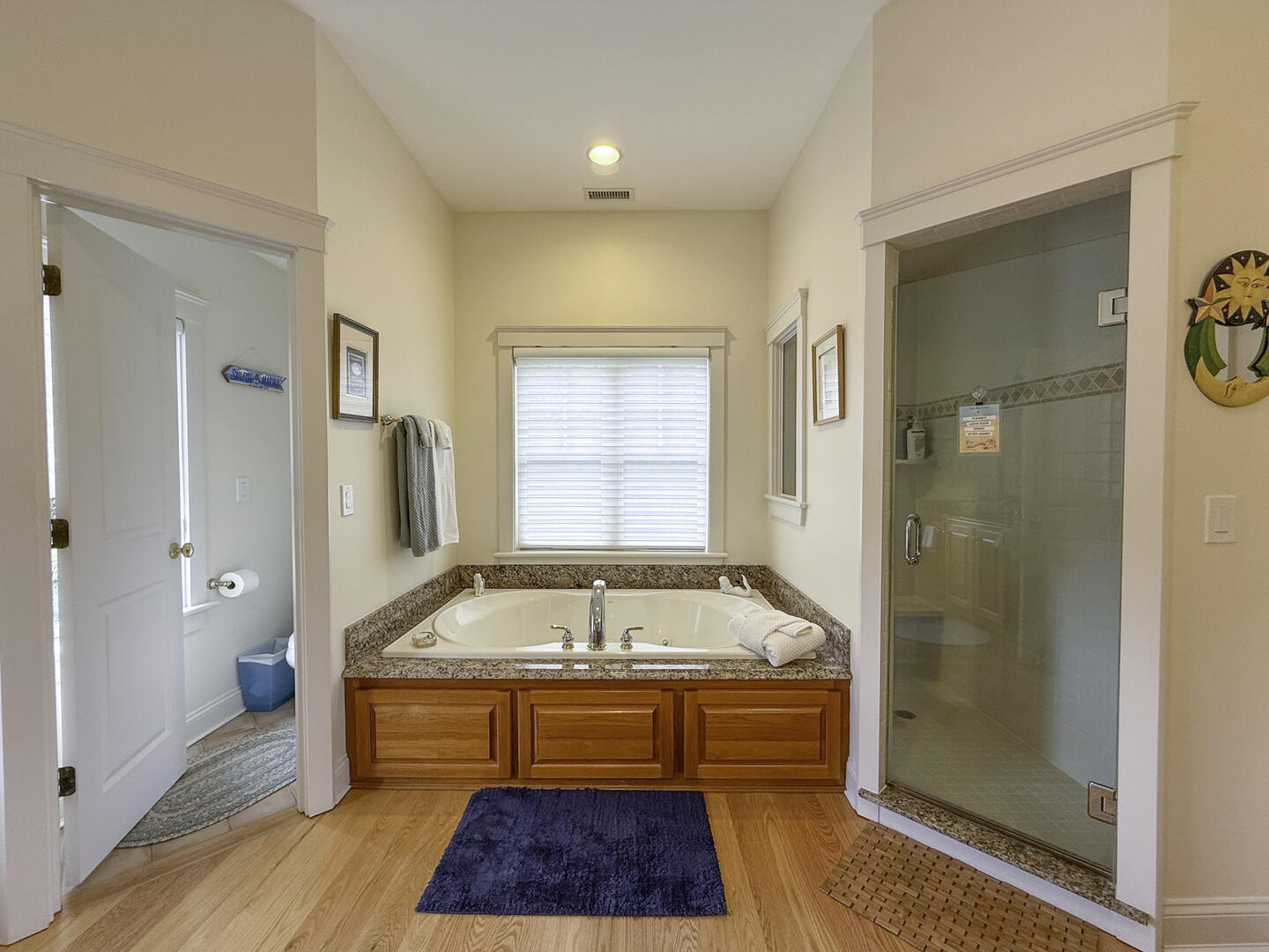 BR1 King En Suite with Shower Stall 