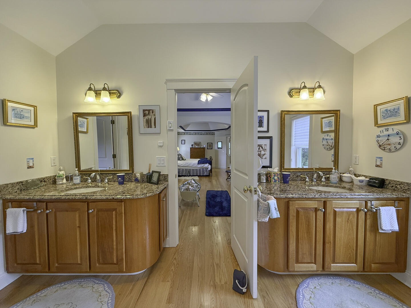 BR1 King En Suite with Shower Stall 