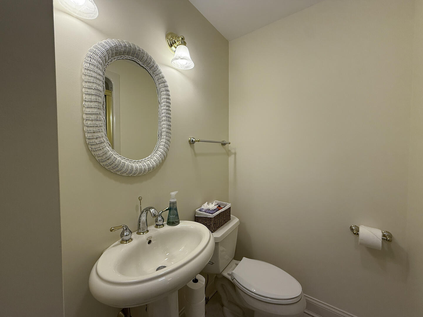 BR3 (2) Twin beds En Suite with Tub Shower Combo, Second Floor 