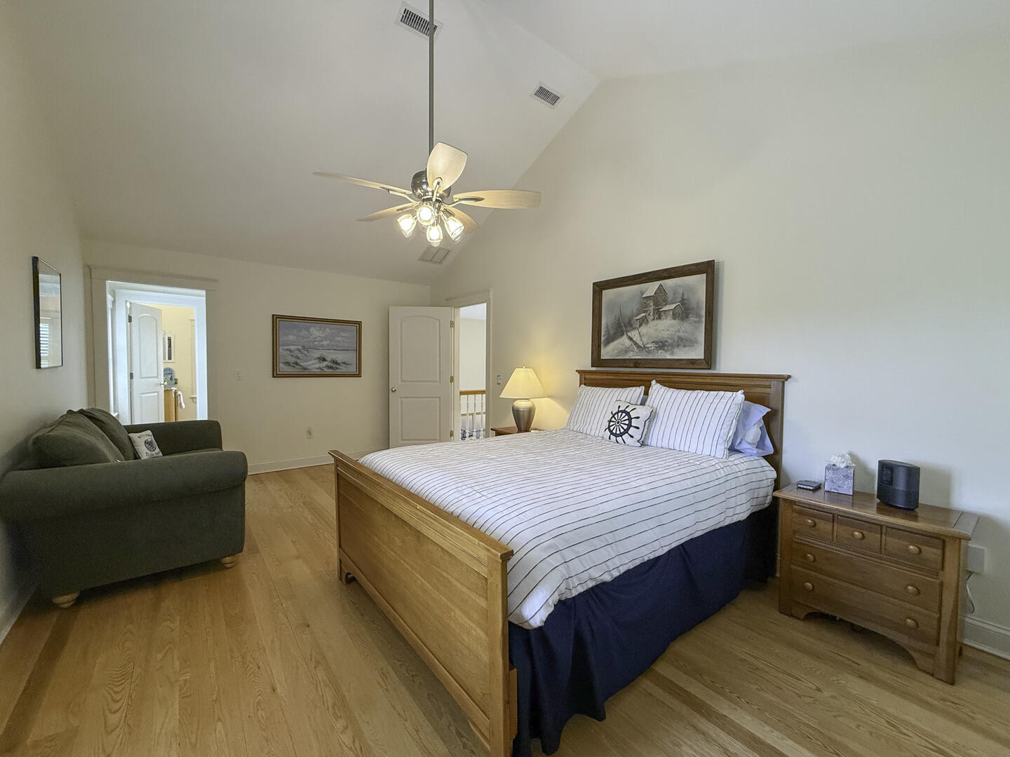 BR2 Queen En Suite, Second Floor