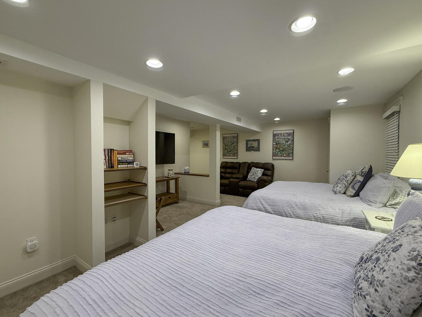 BR4 (2) King Beds, Lower Level