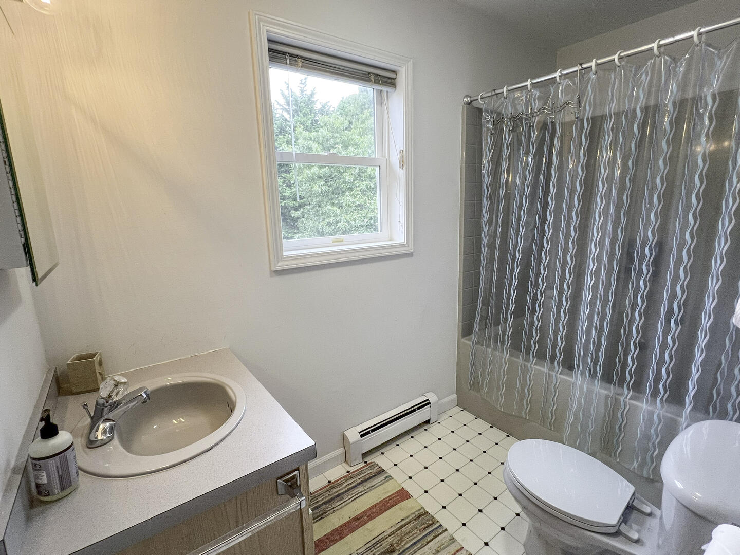 BR1 King En Suite with Tub Shower Combo, Second Floor