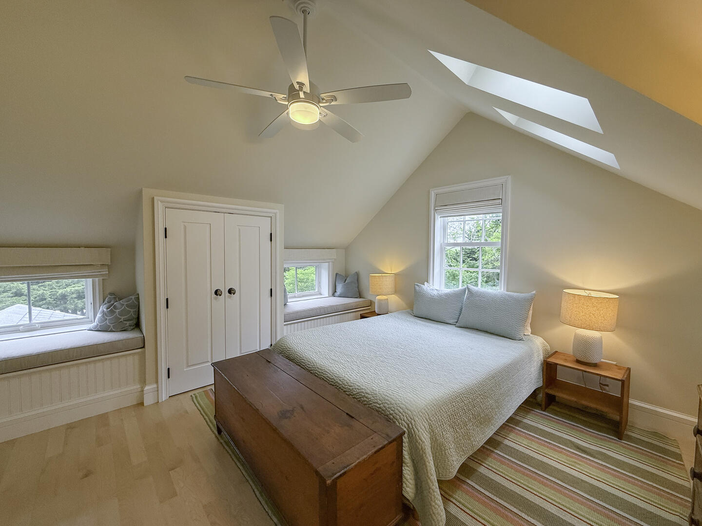 BR2 Queen, Second Floor