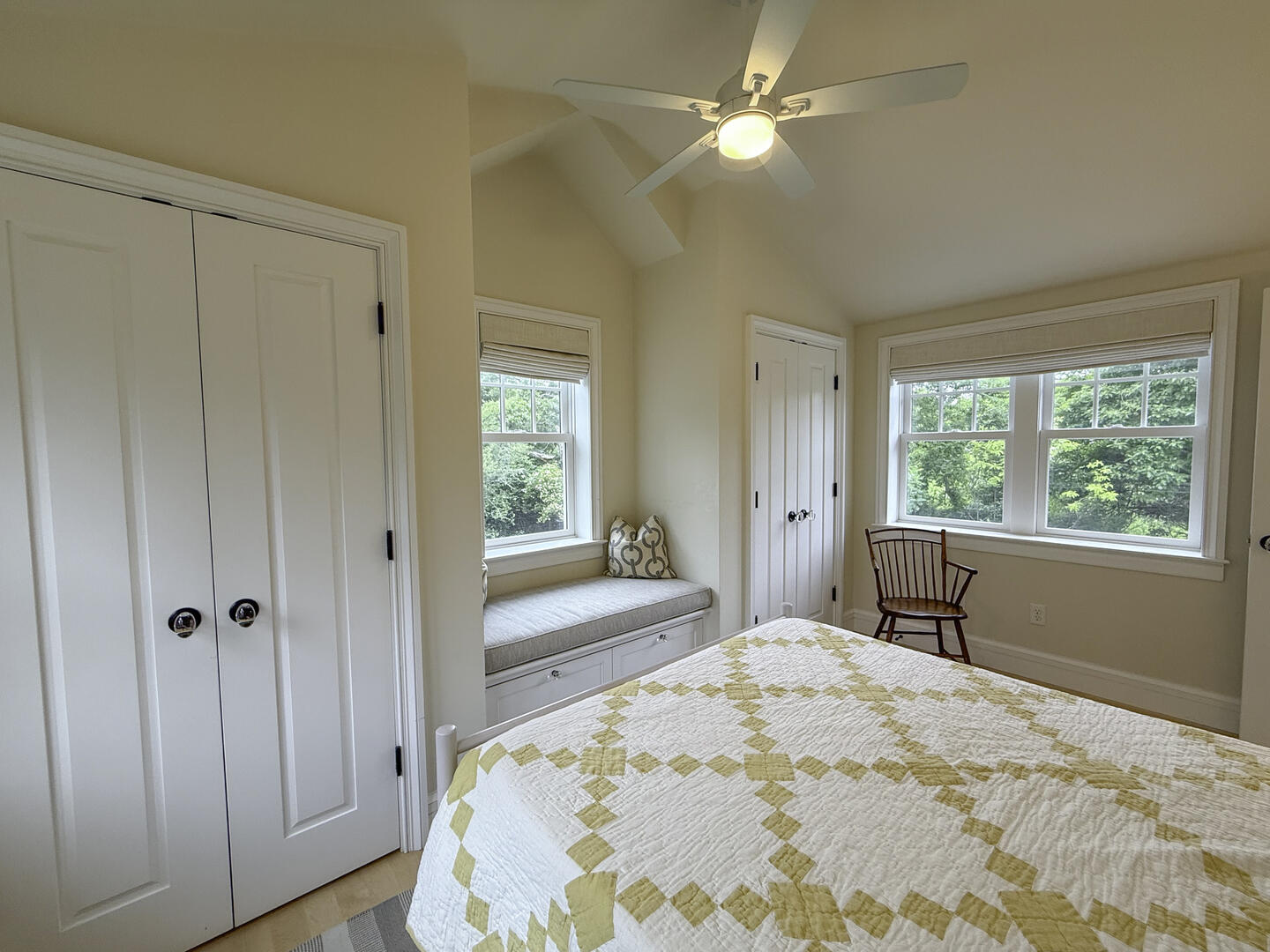 BR3 Queen, Second Floor